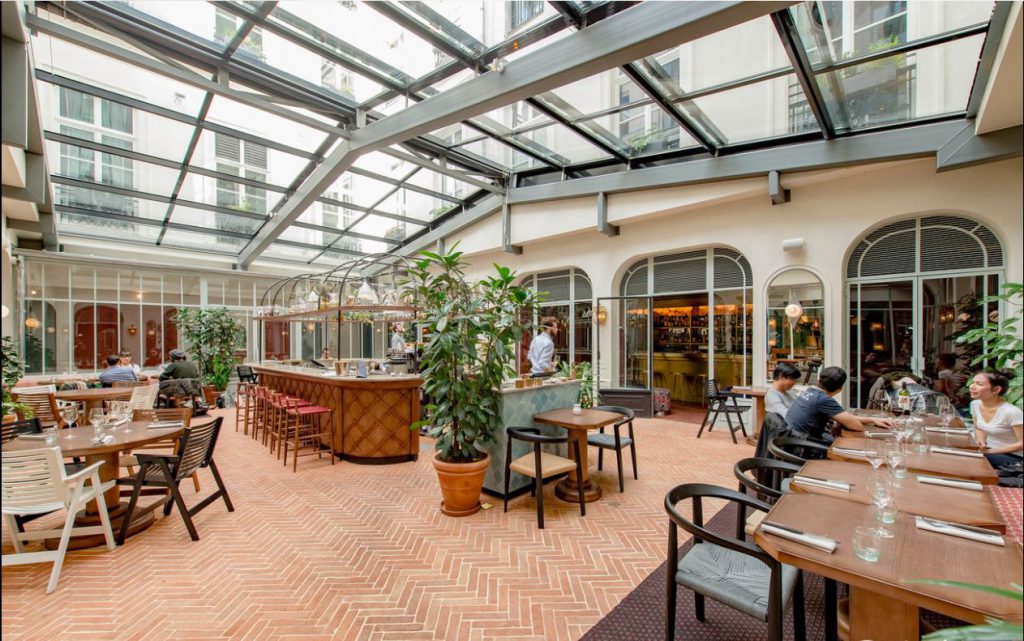 40 Terrasse restaurant toiture retractable