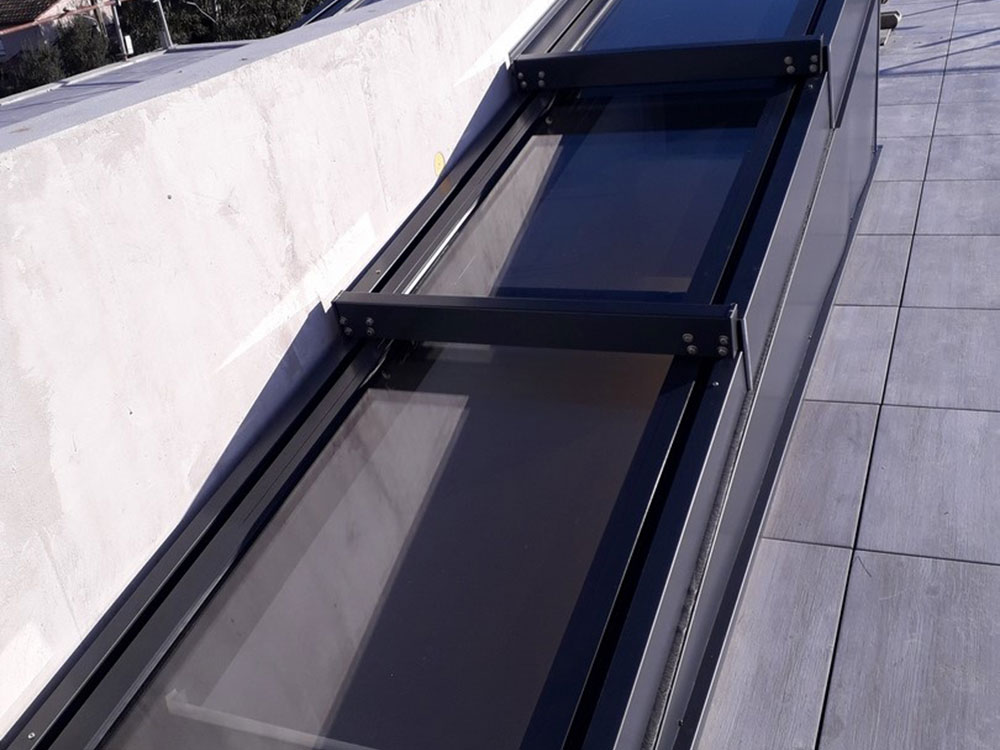 Toiture coulissante pour escalier d’accès au toit sans édicule - TOITEL