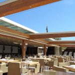 1315 Restaurant avec une grande surface couverte par une verrière escamotable