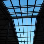 18003 Puit de lumière dans un loft avec un toit coulissant