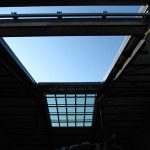 18004 Puit de lumière dans un loft avec un toit coulissant