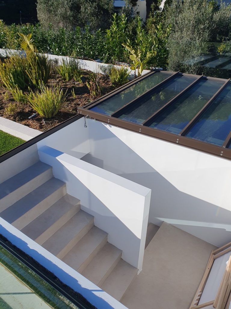 Fermeture accès toit terrasse par verrière rétractable – TOITEL –